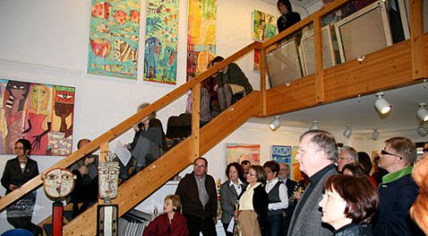 Impressionen der Vernissage von Ulrike Völkl-Fischer - Malerei und Skulpturen